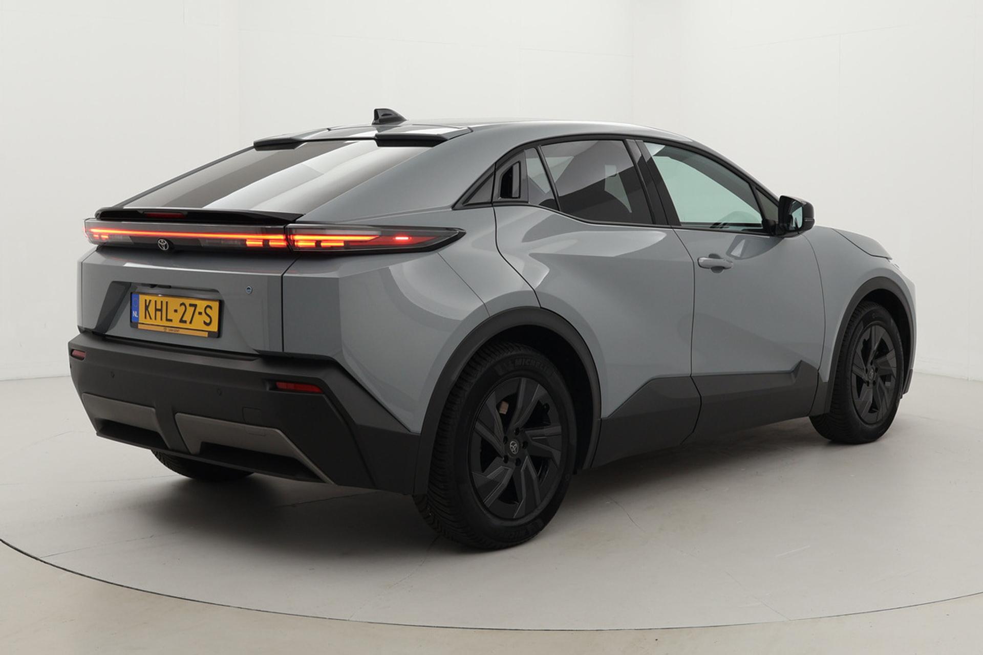 Toyota C-HR+