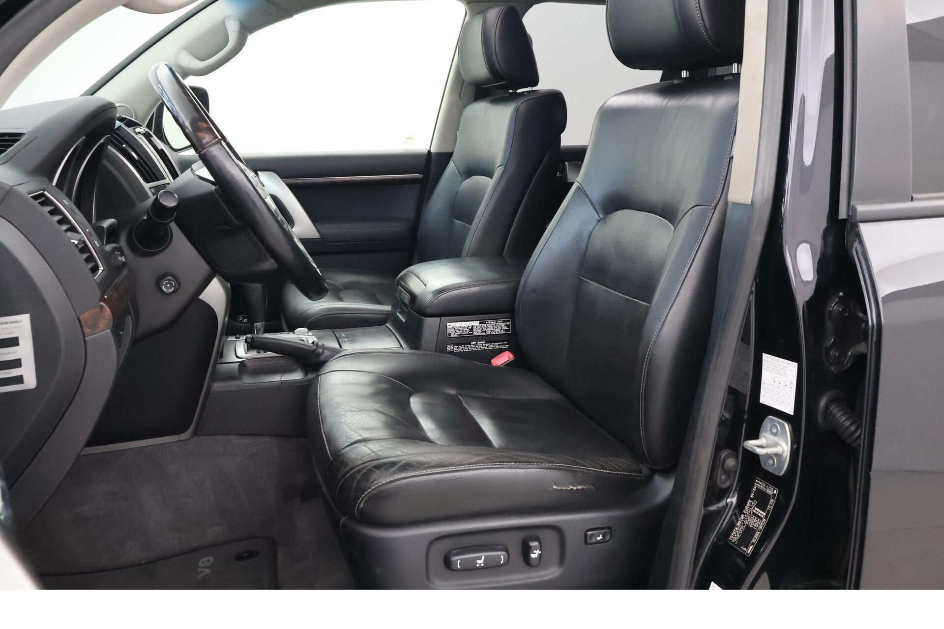 Toyota Land Cruiser V8