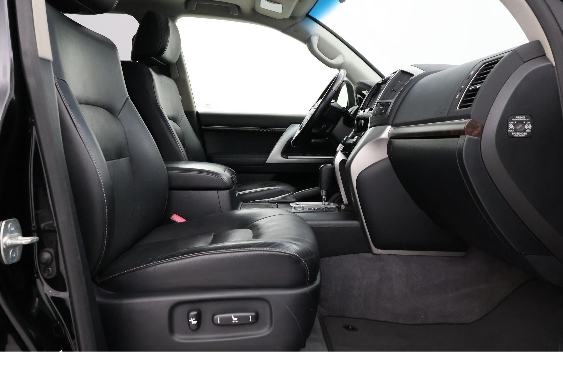 Toyota Land Cruiser V8