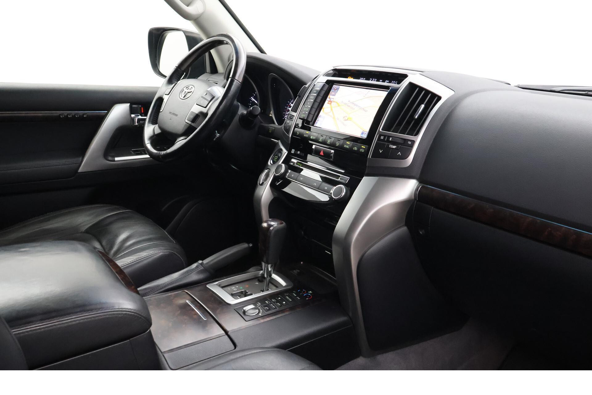 Toyota Land Cruiser V8