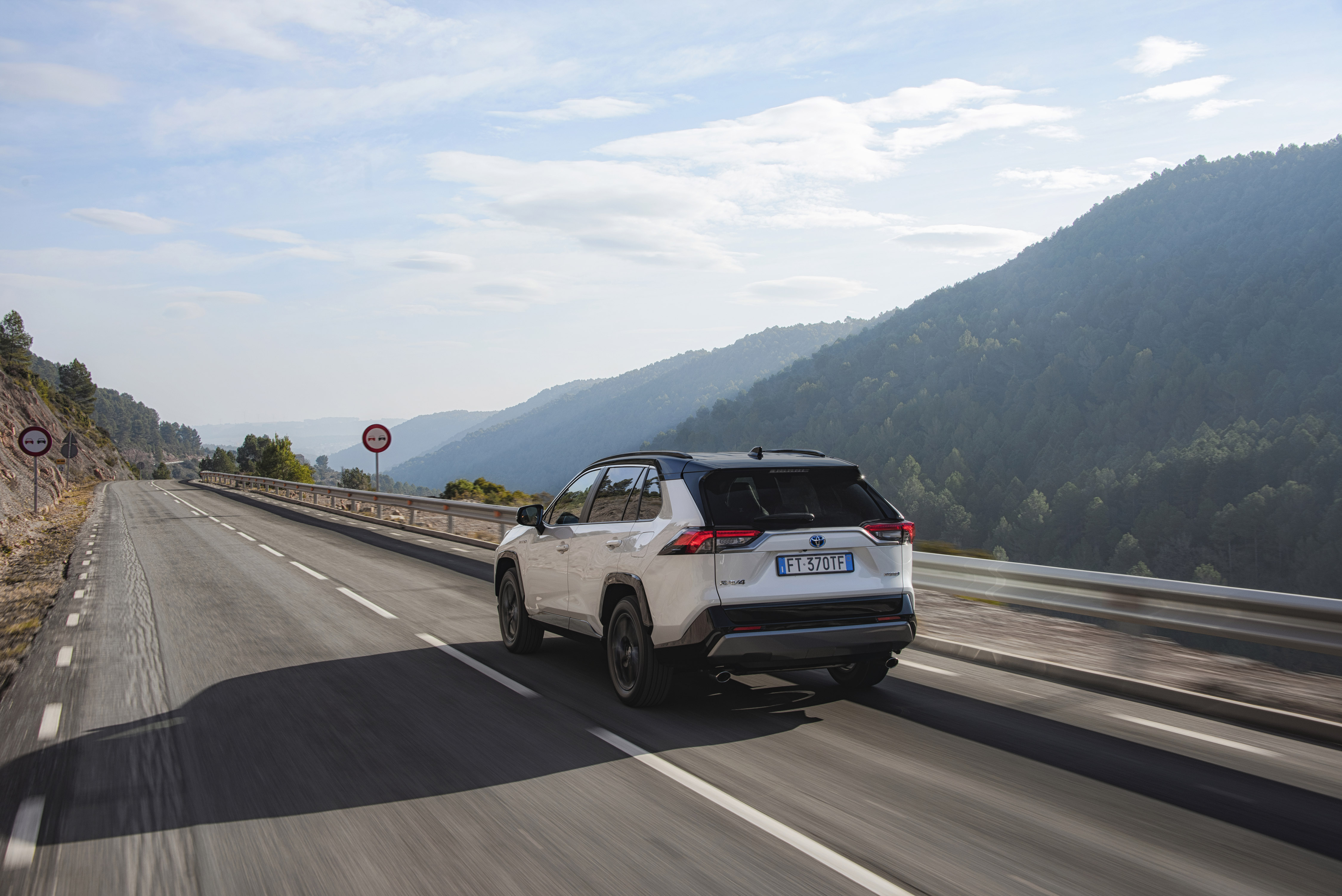 van-gent-toyota-rav4-2019-wit